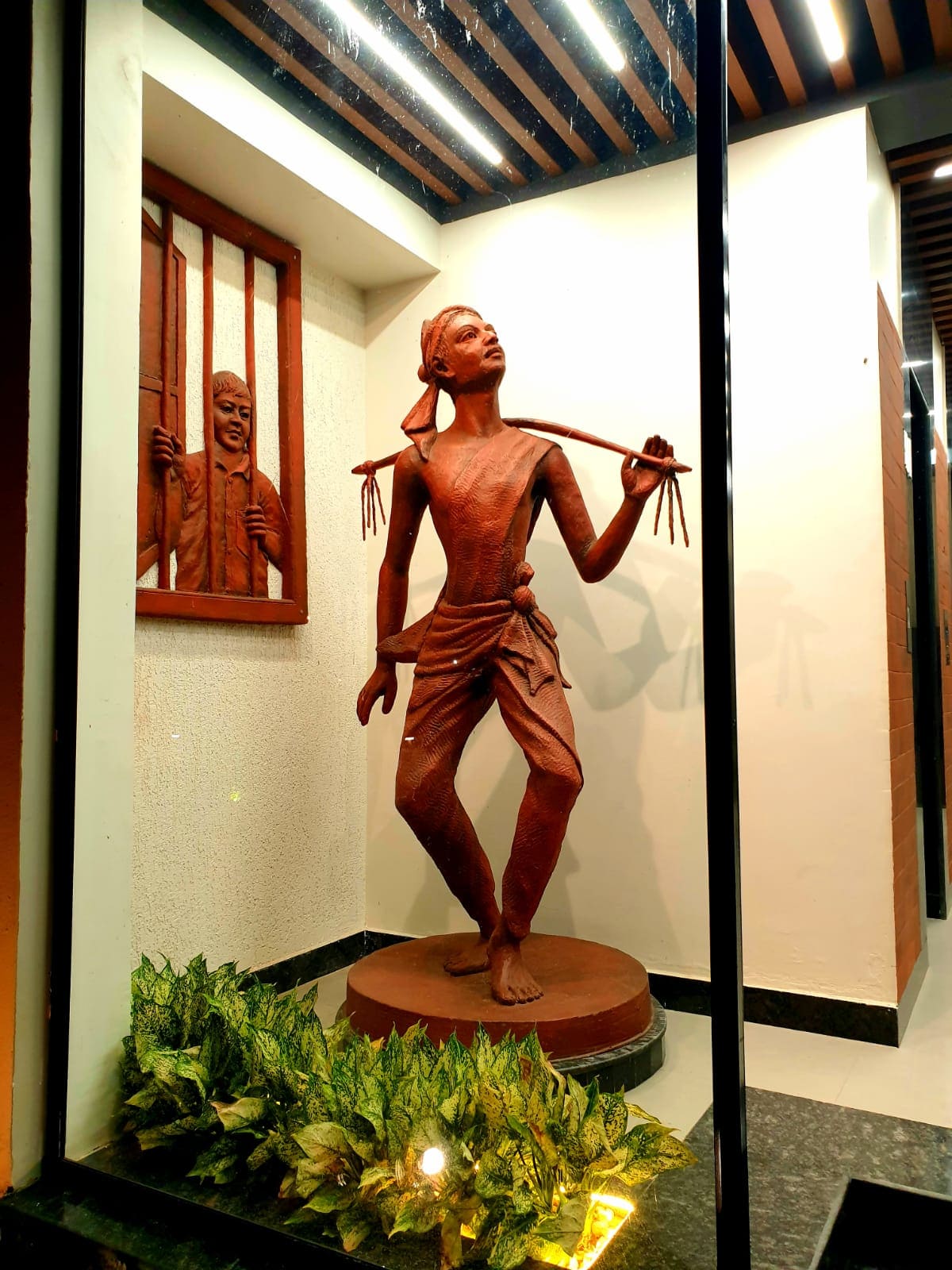 Gallery 32